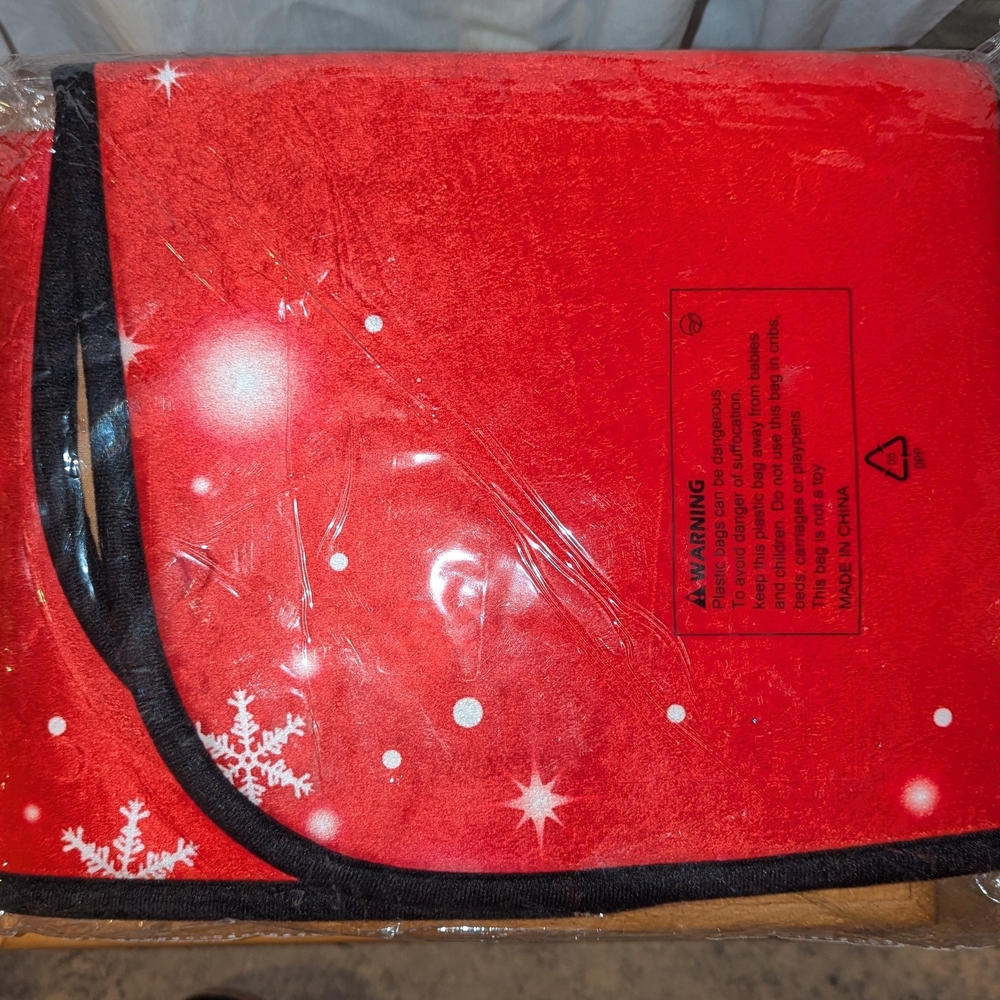 Festive Red Holiday Rug - Picture 2 of 2